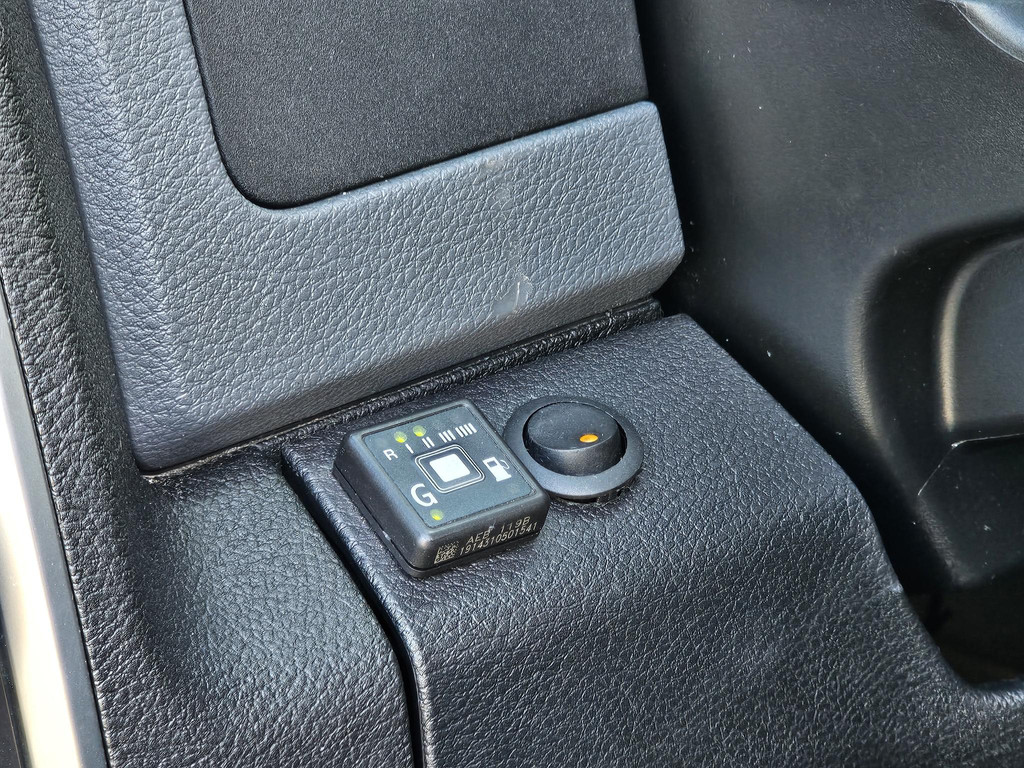 37700093-17.jpg