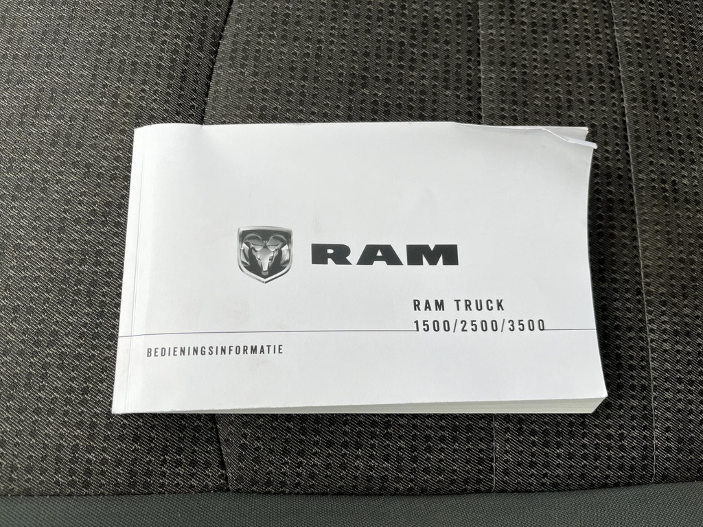 37700093-8.jpg