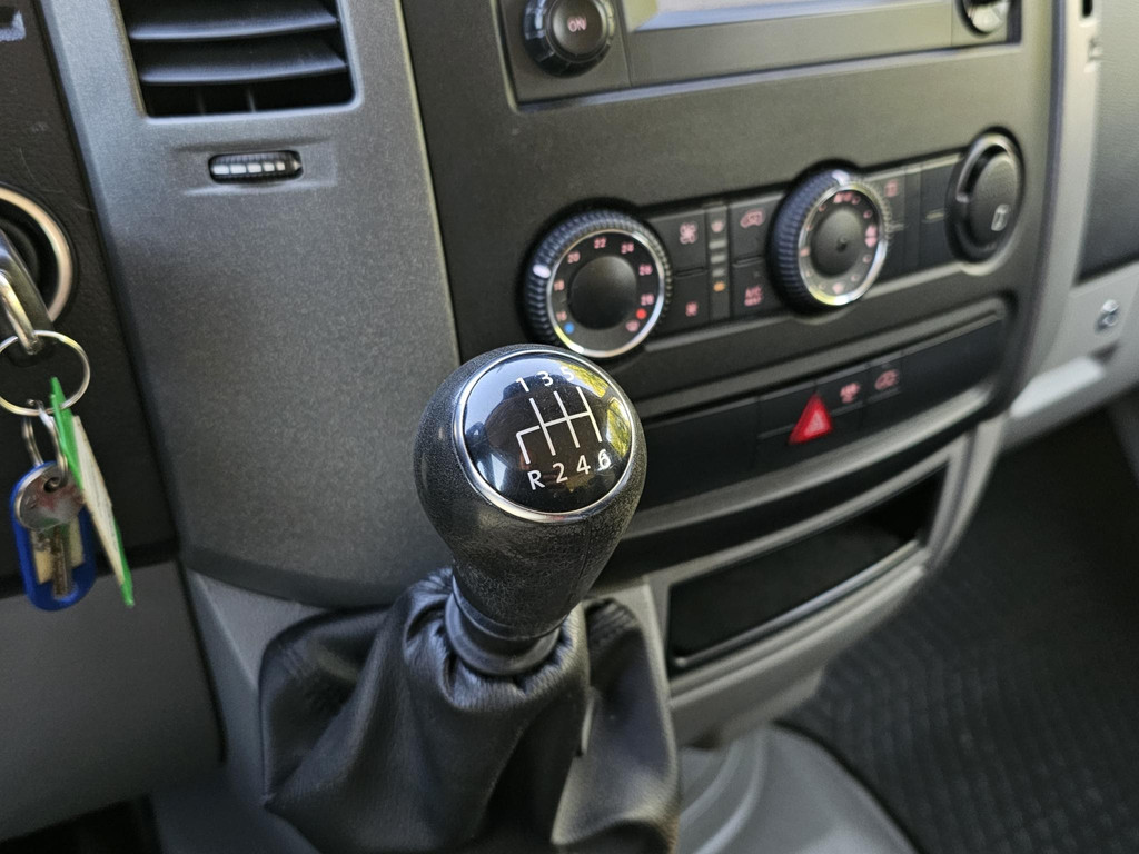 37887463-20.jpg