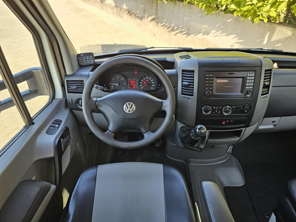 37887463-25.jpg