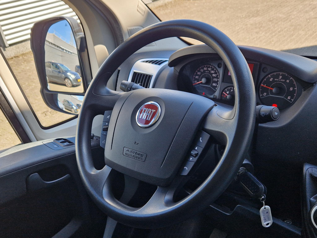 39298548-10.jpg
