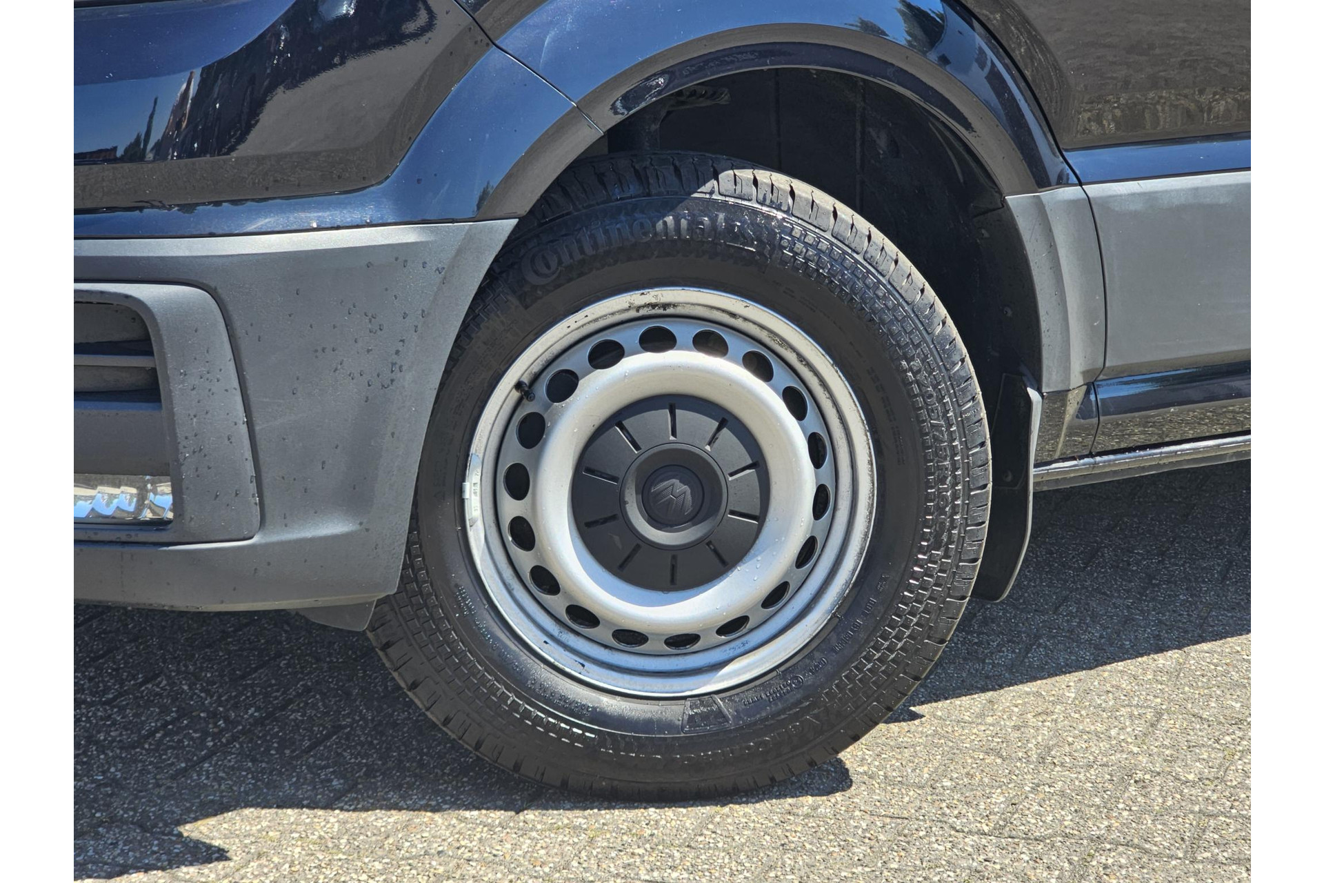 41948348-1.jpg
