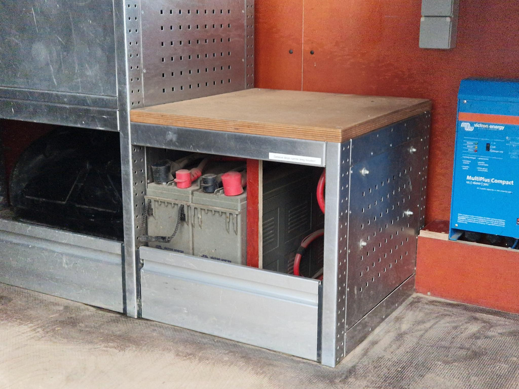 41948348-26.jpg