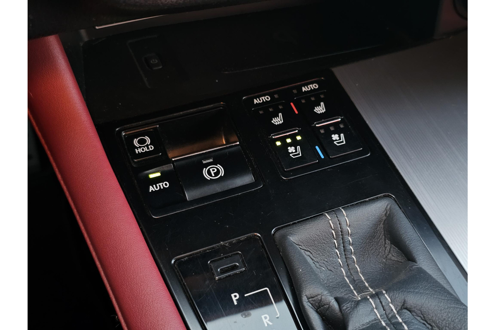 Lexus RX 450h 4WD F Sport Line MARK LEVINSON TREKHAAK LEER 42295929-28.jpg | Autobedrijf Gerard Vulink