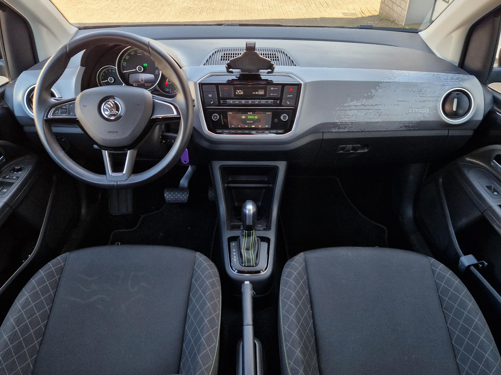 42381867-12.jpg