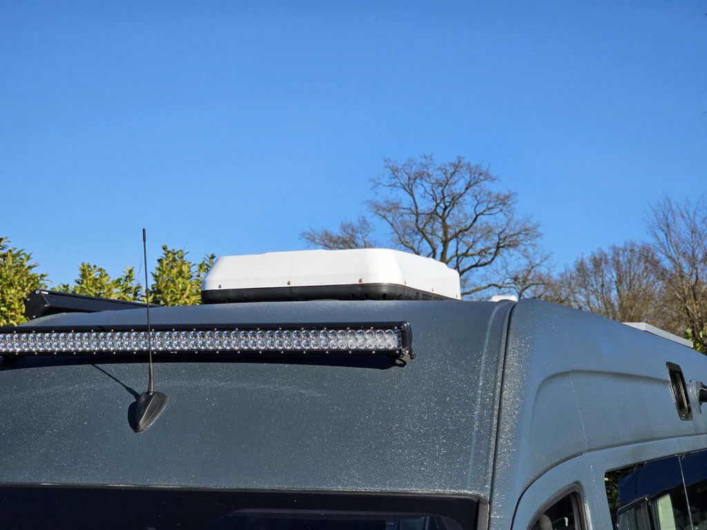 43637913-10.jpg