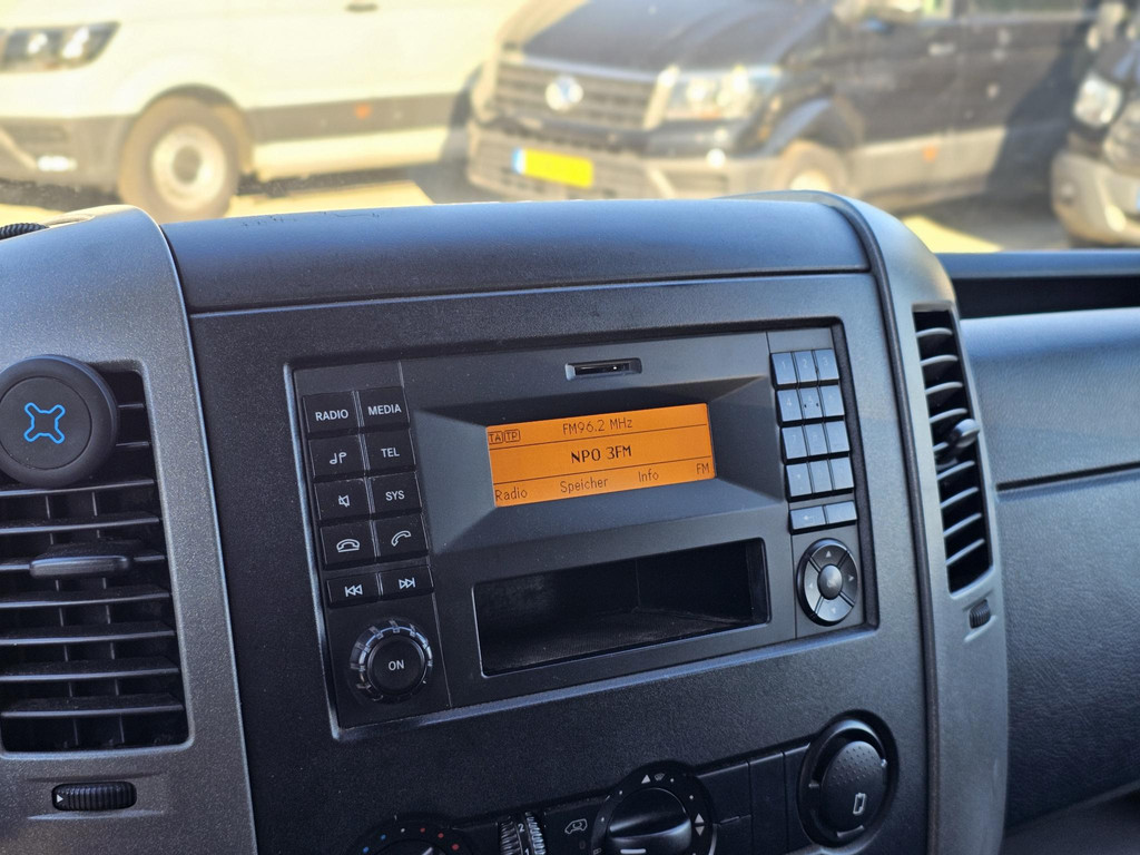 43637913-16.jpg