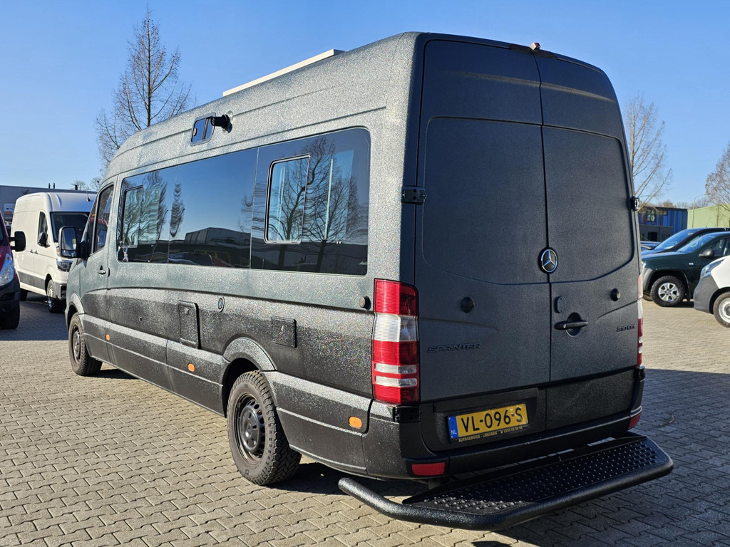 43637913-3.jpg