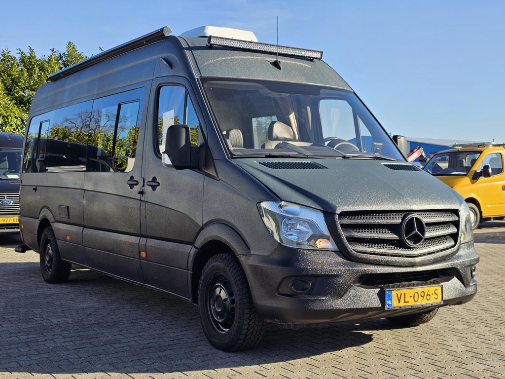 43637913-6.jpg