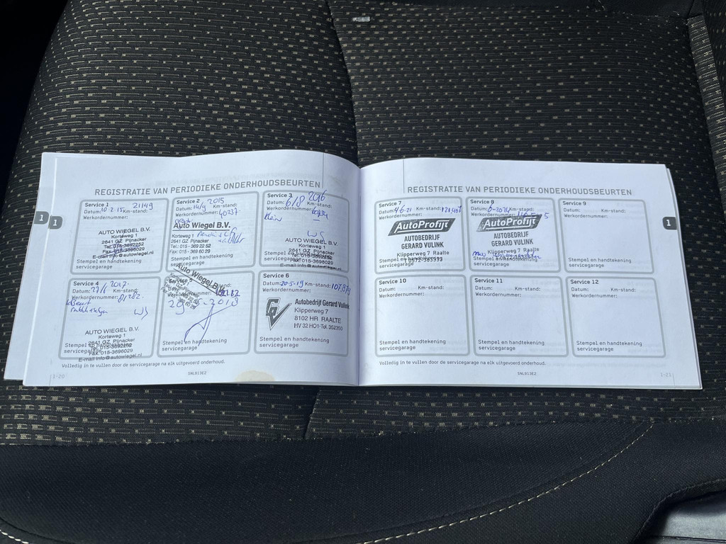 44702614-15.jpg