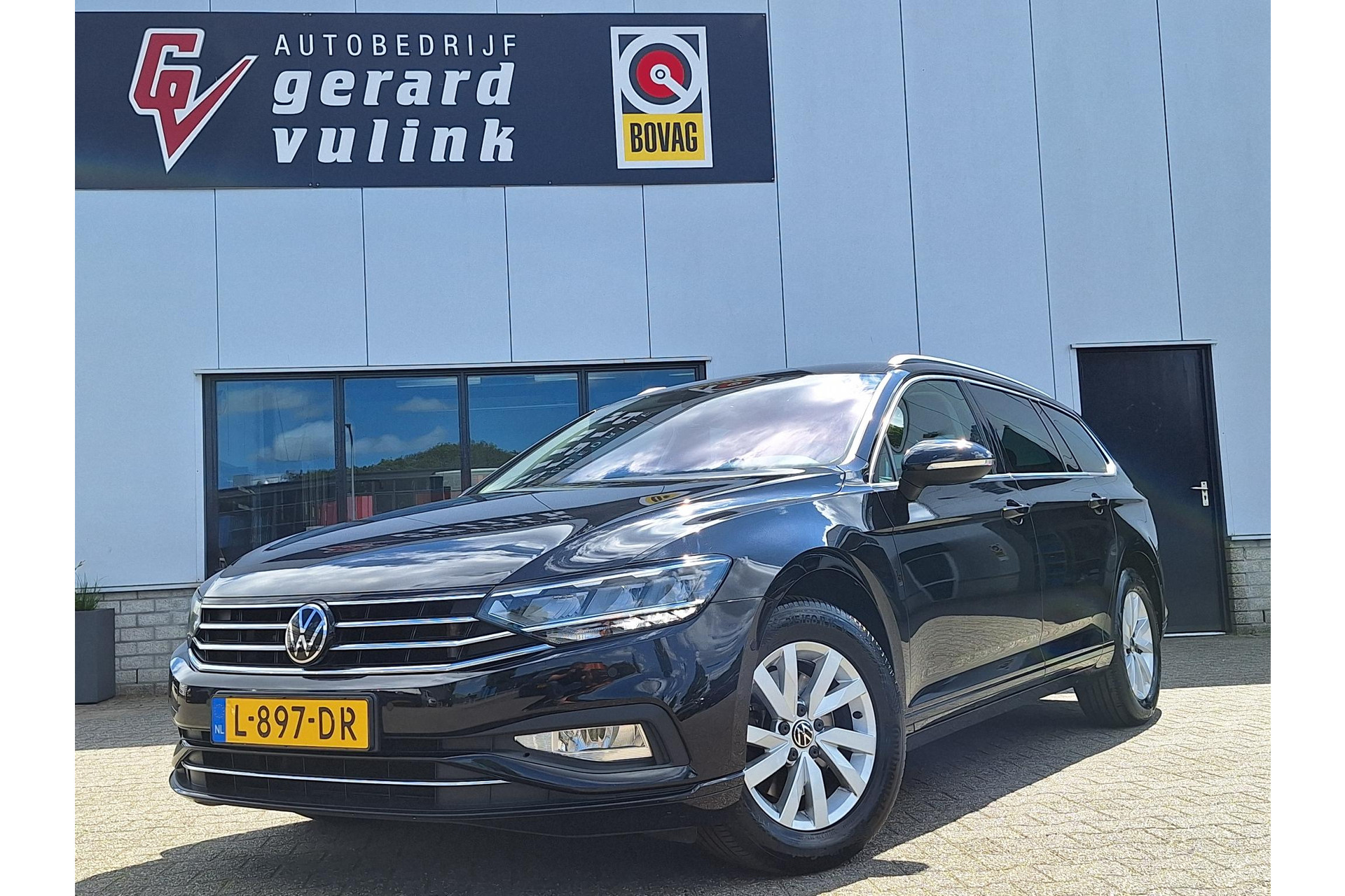 Volkswagen Passat Variant 1.5 TSI DSG Business TREKHAAK DIGI DASH ECC 45058314-0.jpg | Autobedrijf Gerard Vulink