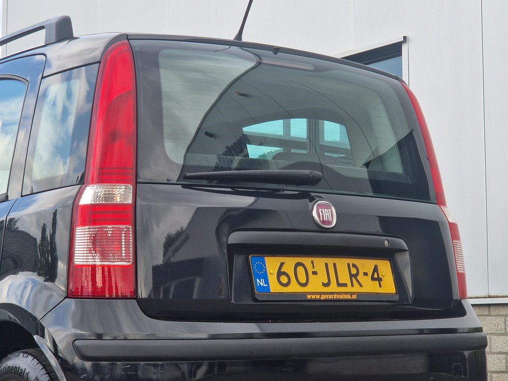 45601287-6.jpg