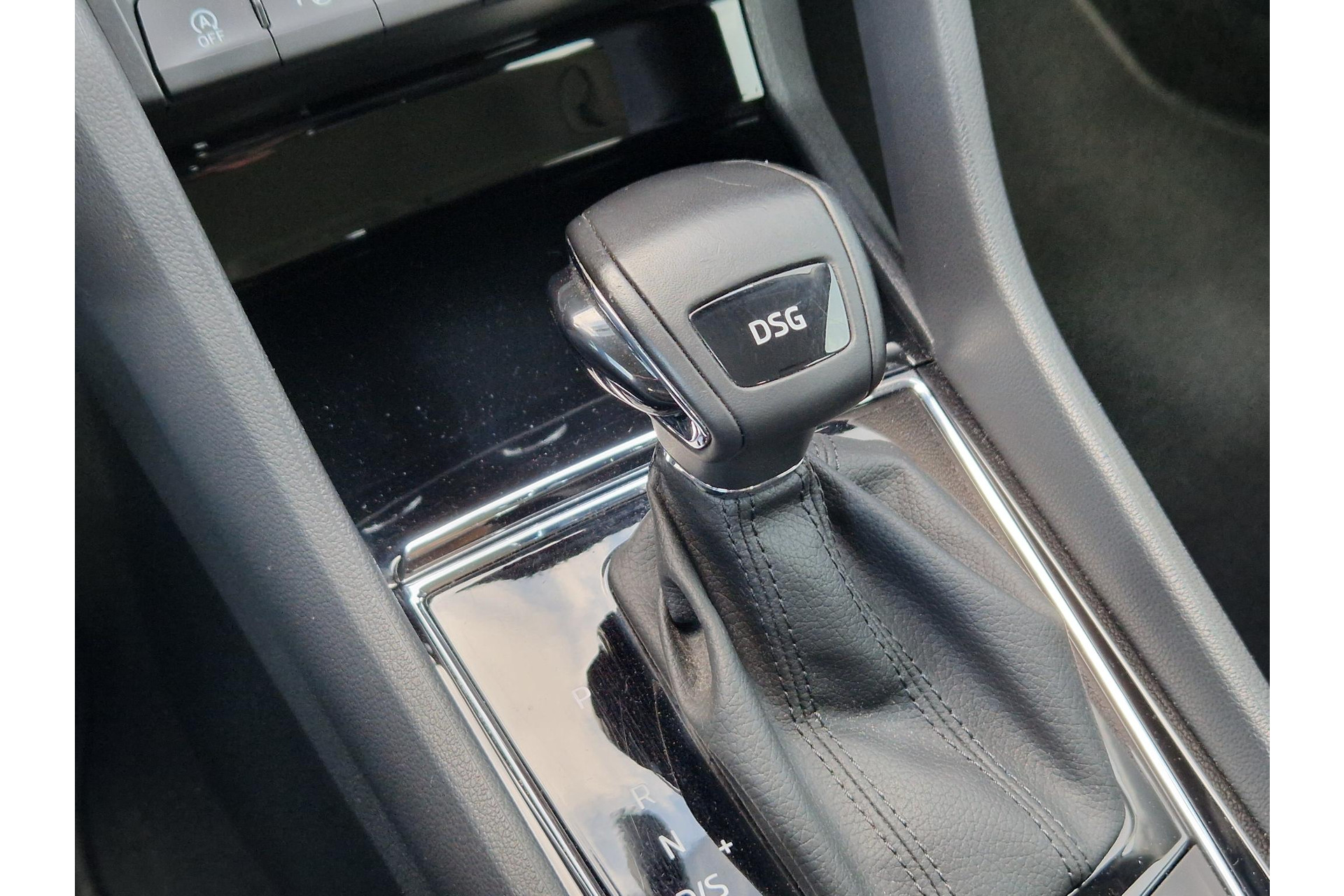 Škoda Karoq 1.5 TSI AUTOMAAT Business Edition TREKHAAK ECC 45636671-10.jpg | Autobedrijf Gerard Vulink