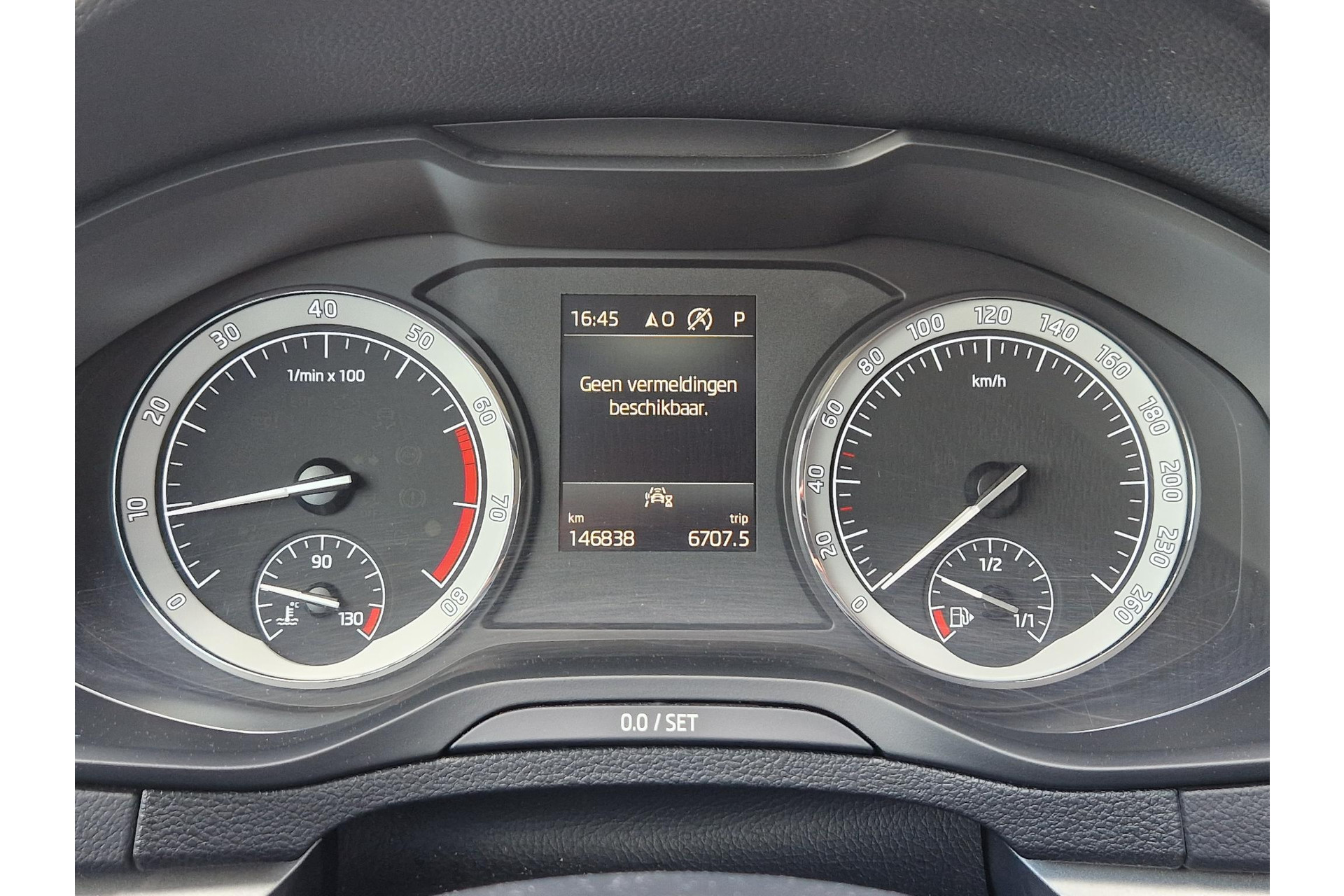 Škoda Karoq 1.5 TSI AUTOMAAT Business Edition TREKHAAK ECC 45636671-12.jpg | Autobedrijf Gerard Vulink