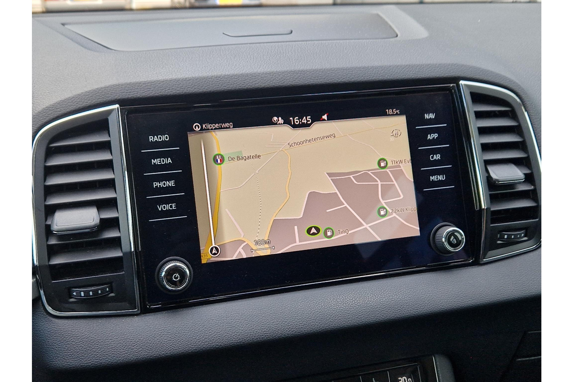 Škoda Karoq 1.5 TSI AUTOMAAT Business Edition TREKHAAK ECC 45636671-16.jpg | Autobedrijf Gerard Vulink