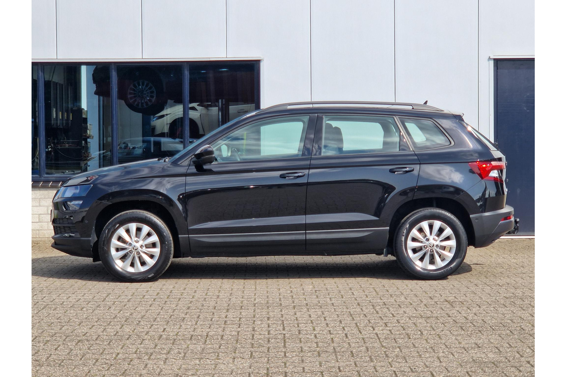 Škoda Karoq 1.5 TSI AUTOMAAT Business Edition TREKHAAK ECC 45636671-4.jpg | Autobedrijf Gerard Vulink