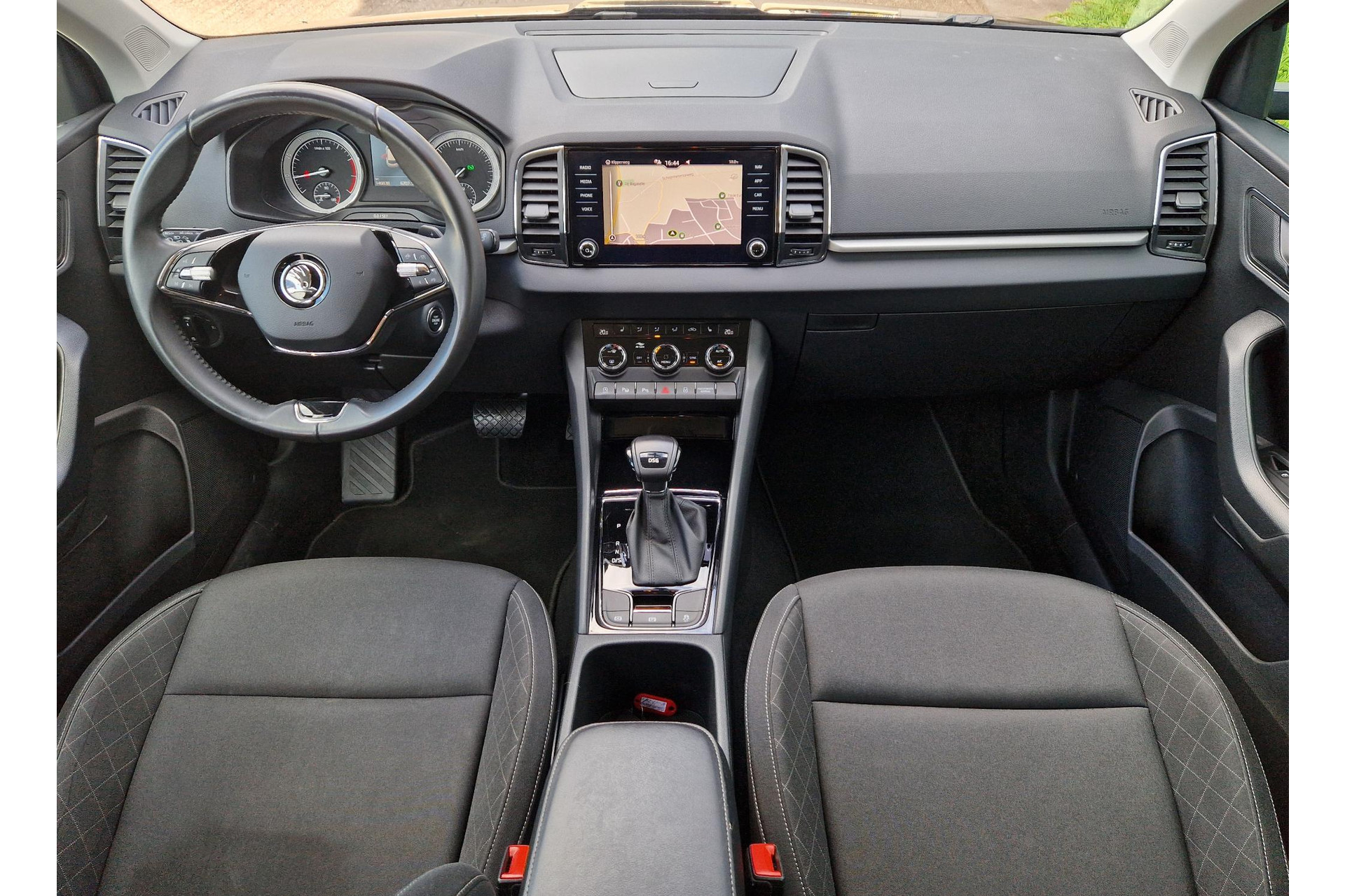 Škoda Karoq 1.5 TSI AUTOMAAT Business Edition TREKHAAK ECC 45636671-9.jpg | Autobedrijf Gerard Vulink