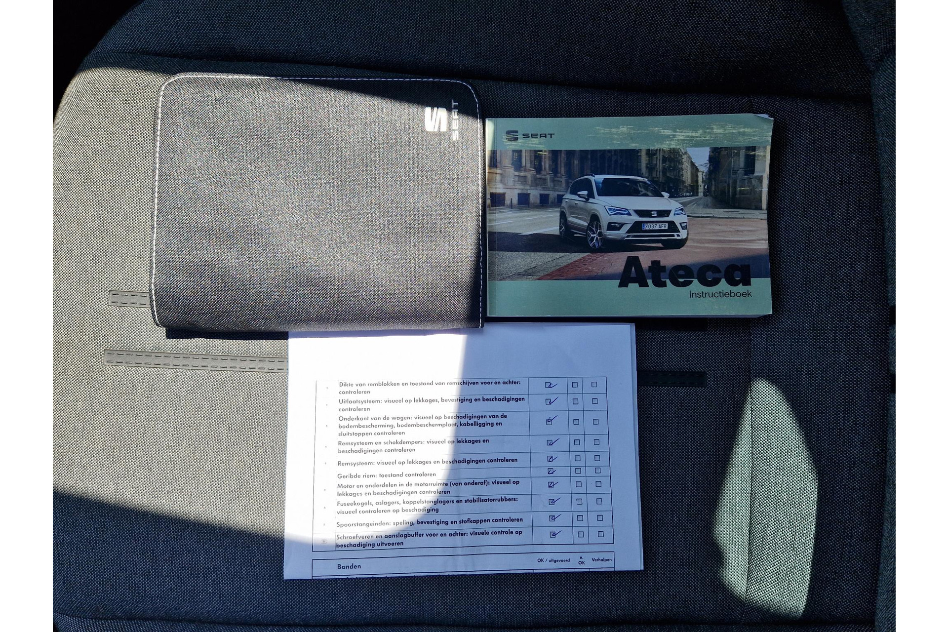 SEAT Ateca 1.5 TSI Style Business Intens CAMERA PANO CARPLAY 45684041-26.jpg | Autobedrijf Gerard Vulink