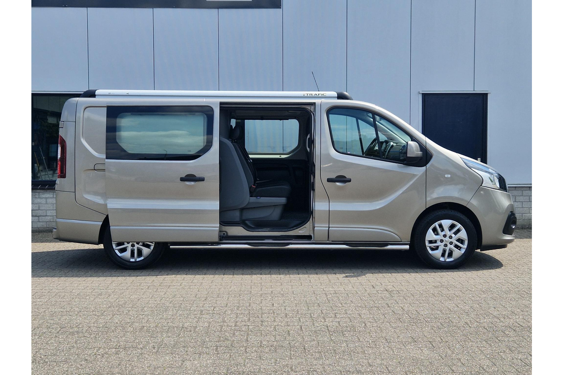 Renault Trafic 1.6 dCi T29 L2H1 5 PERS CLIMA NAV CRUISE TREKHAAK 45789009-22.jpg | Autobedrijf Gerard Vulink