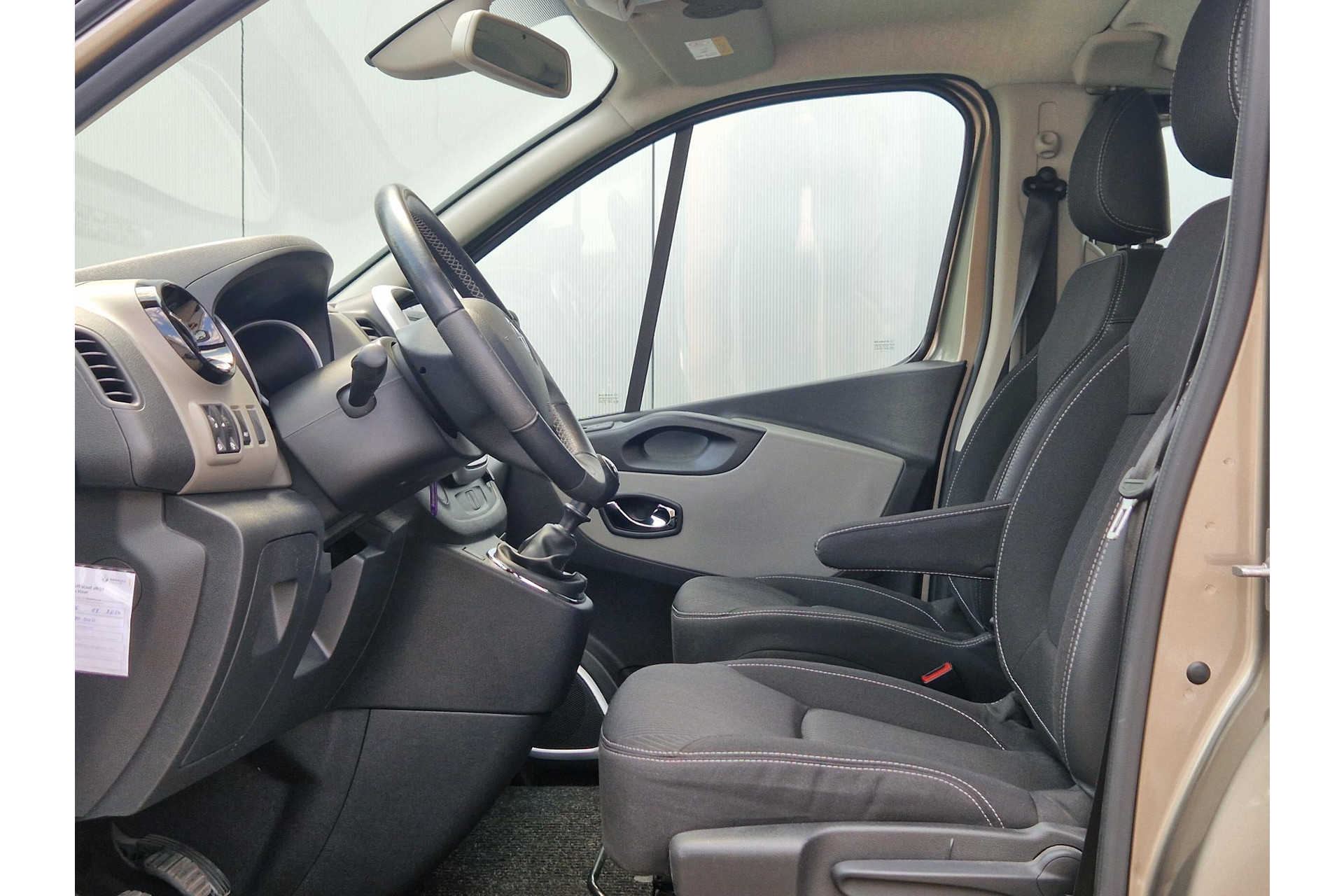 Renault Trafic 1.6 dCi T29 L2H1 5 PERS CLIMA NAV CRUISE TREKHAAK 45789009-4.jpg | Autobedrijf Gerard Vulink