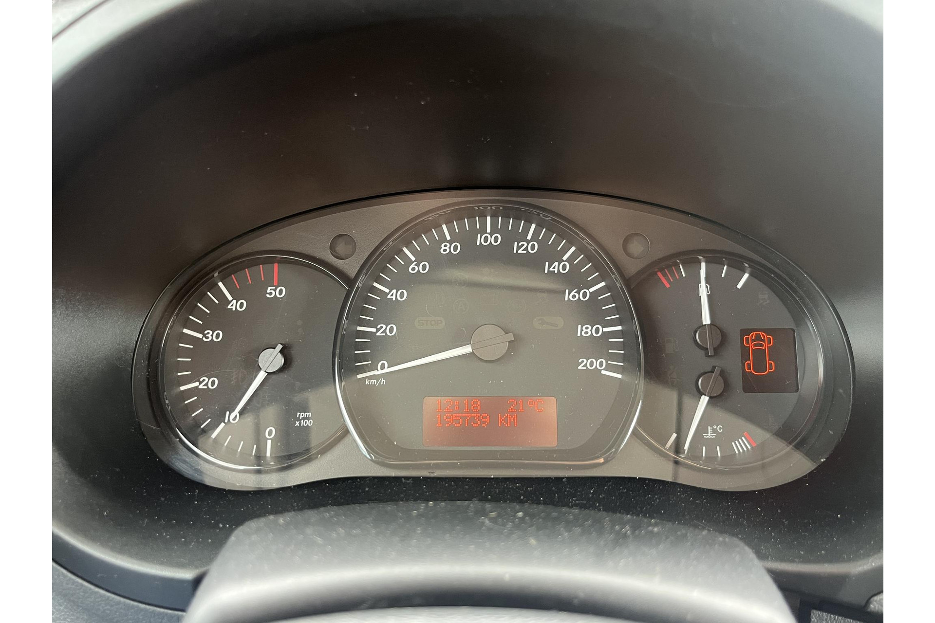 46650933-9.jpg