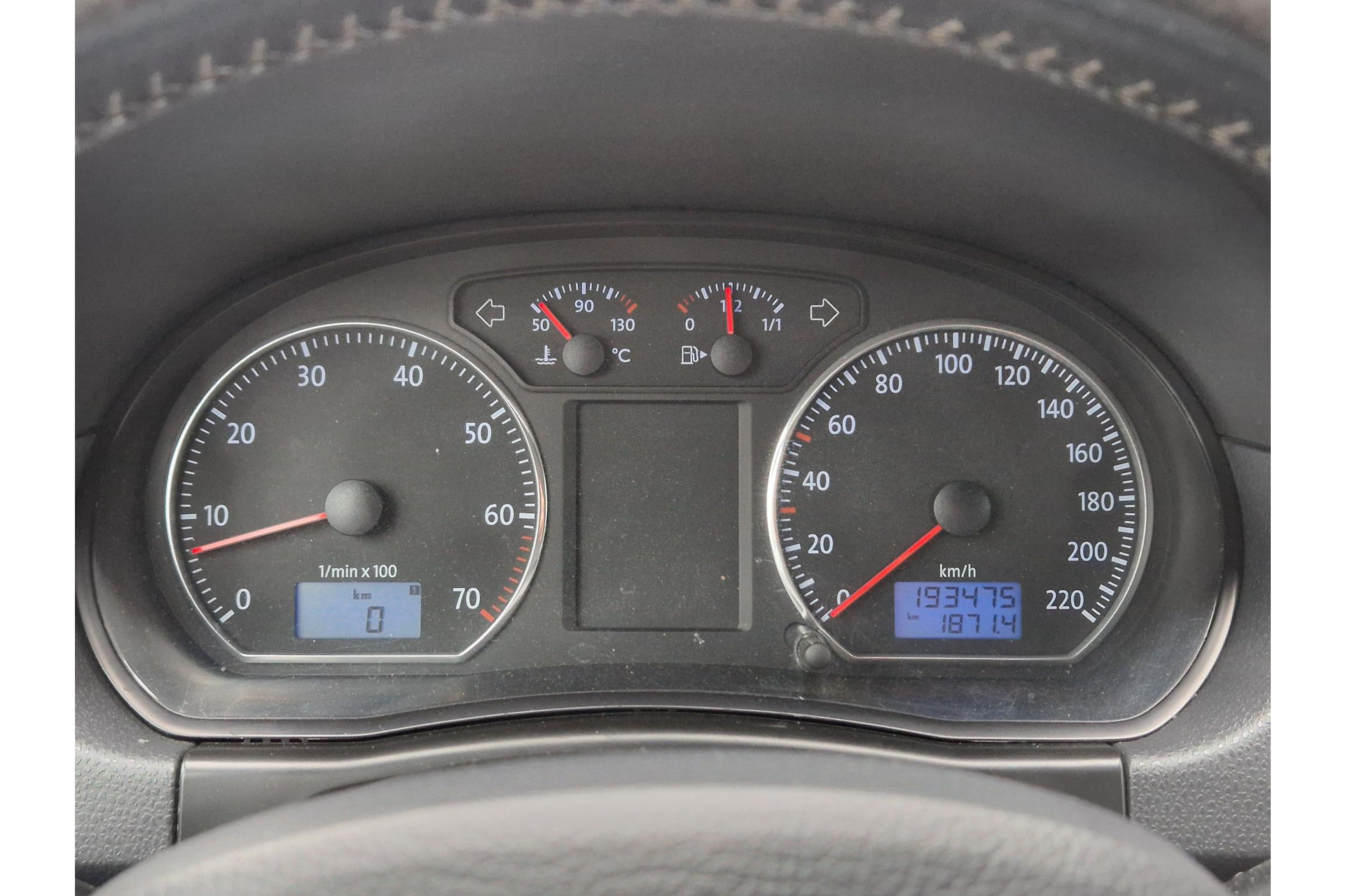 46665733-10.jpg