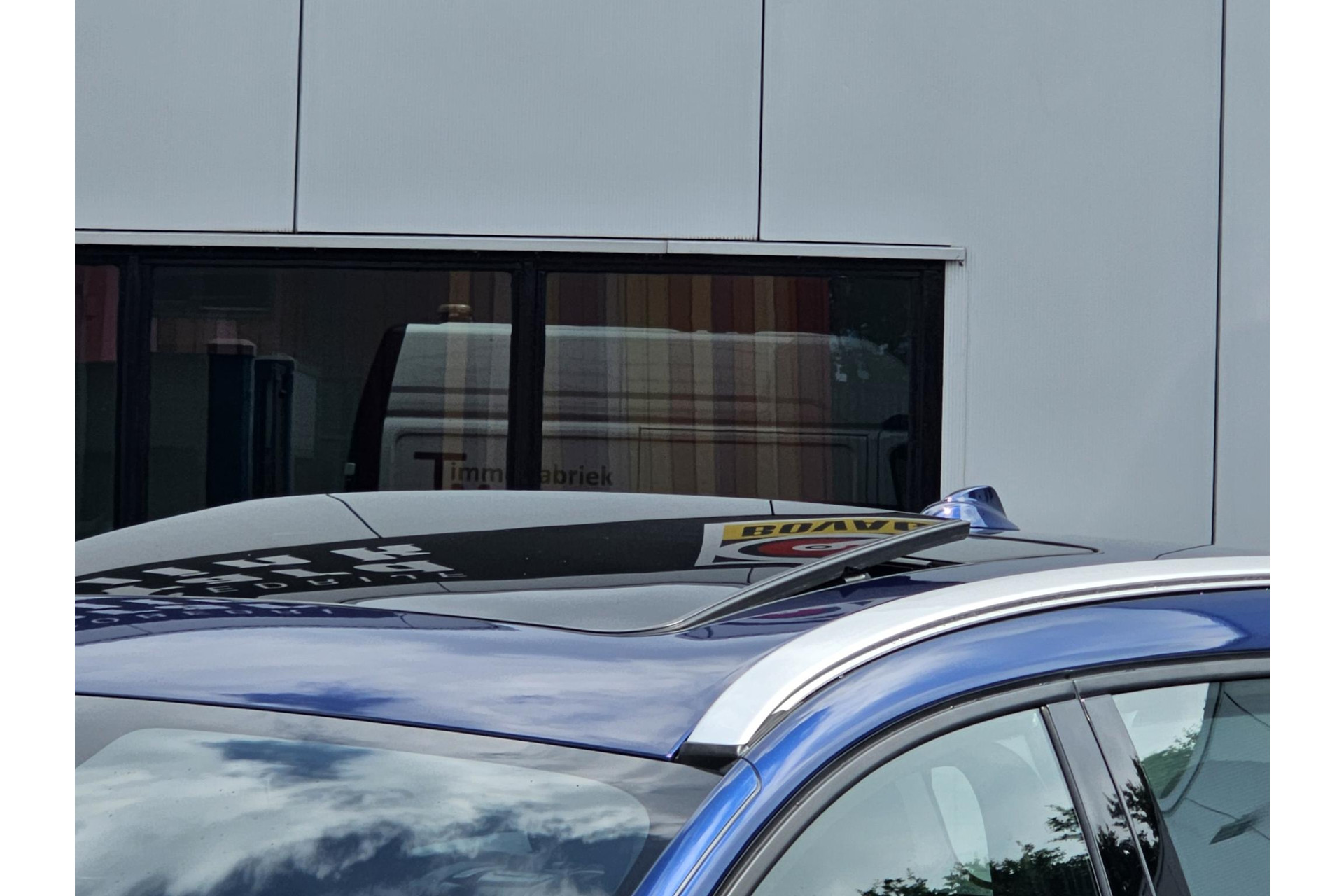 46783628-3.jpg
