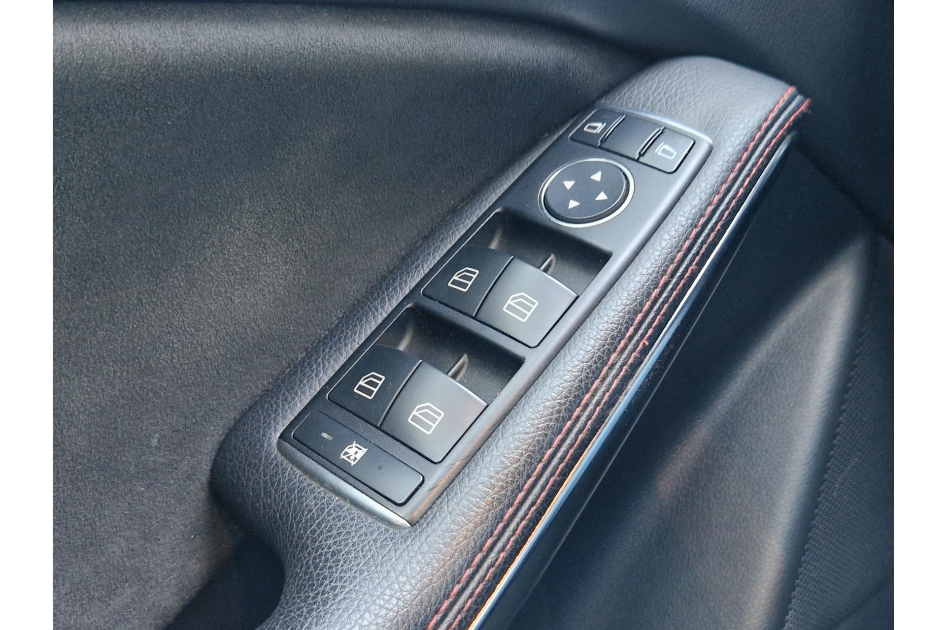 Mercedes-Benz GLA 200 AMG PRESTIGE AUTOMAAT PANO TREKHAAK 47535767-15.jpg | Autobedrijf Gerard Vulink