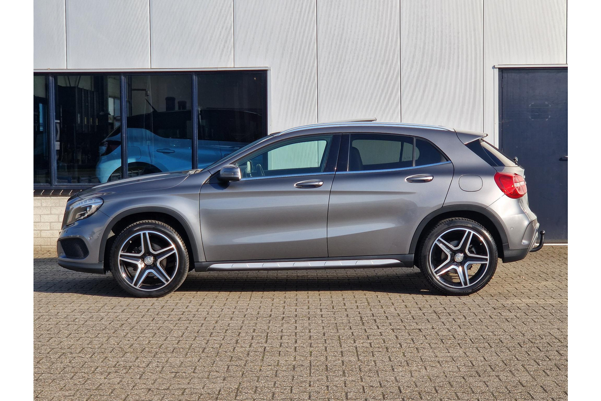 Mercedes-Benz GLA 200 AMG PRESTIGE AUTOMAAT PANO TREKHAAK 47535767-4.jpg | Autobedrijf Gerard Vulink