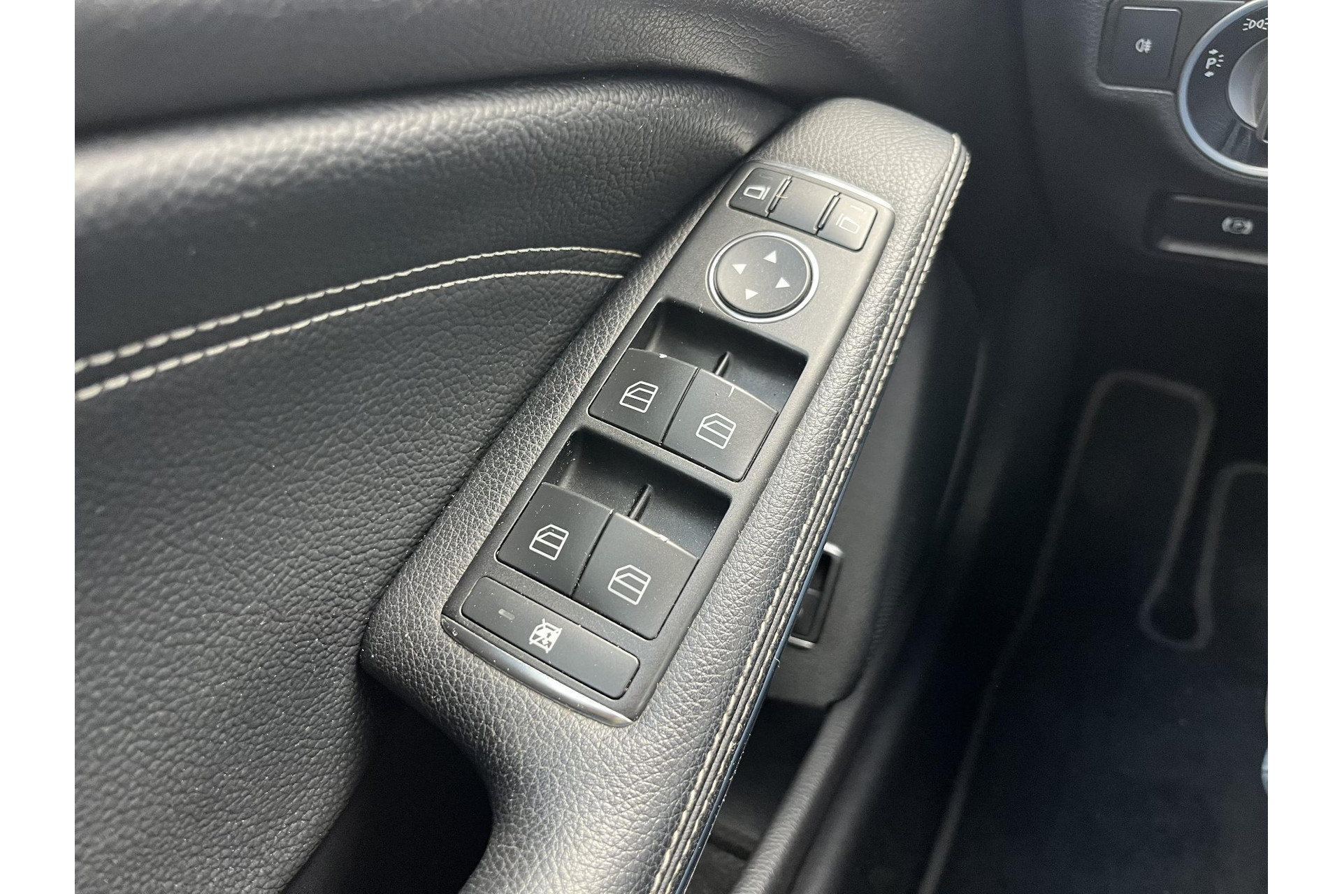 Mercedes-Benz CLA 180 Ambition AIRCO CRUISE TREKHAAK 47593067-15.jpg | Autobedrijf Gerard Vulink