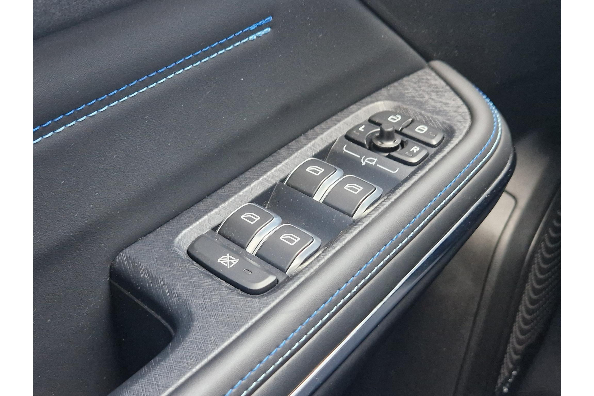 Lynk & Co 01 1.5 262PK | BLACK EDITION |CAMERA SCHUIF/KANTELDAK 47767761-13.jpg | Autobedrijf Gerard Vulink