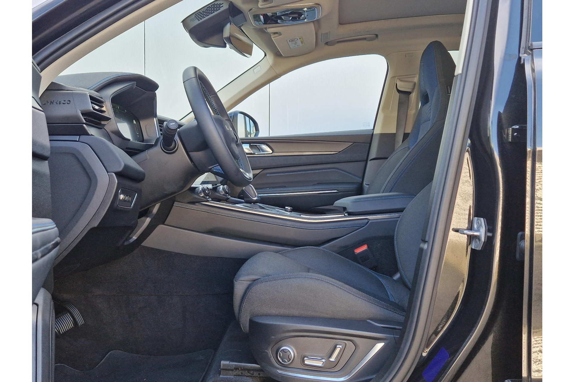 Lynk & Co 01 1.5 262PK | BLACK EDITION |CAMERA SCHUIF/KANTELDAK 47767761-4.jpg | Autobedrijf Gerard Vulink