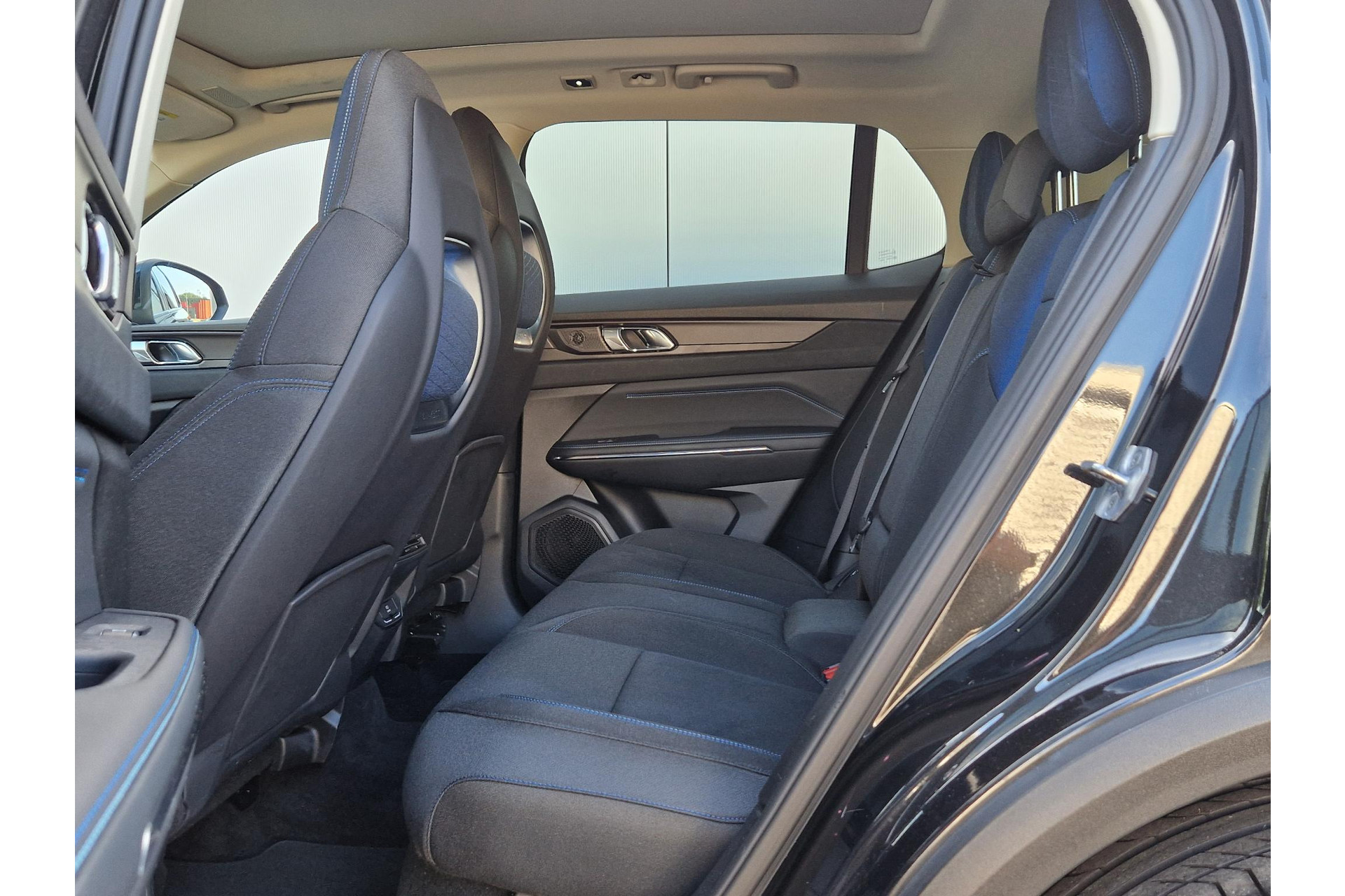 Lynk & Co 01 1.5 262PK | BLACK EDITION |CAMERA SCHUIF/KANTELDAK 47767761-5.jpg | Autobedrijf Gerard Vulink