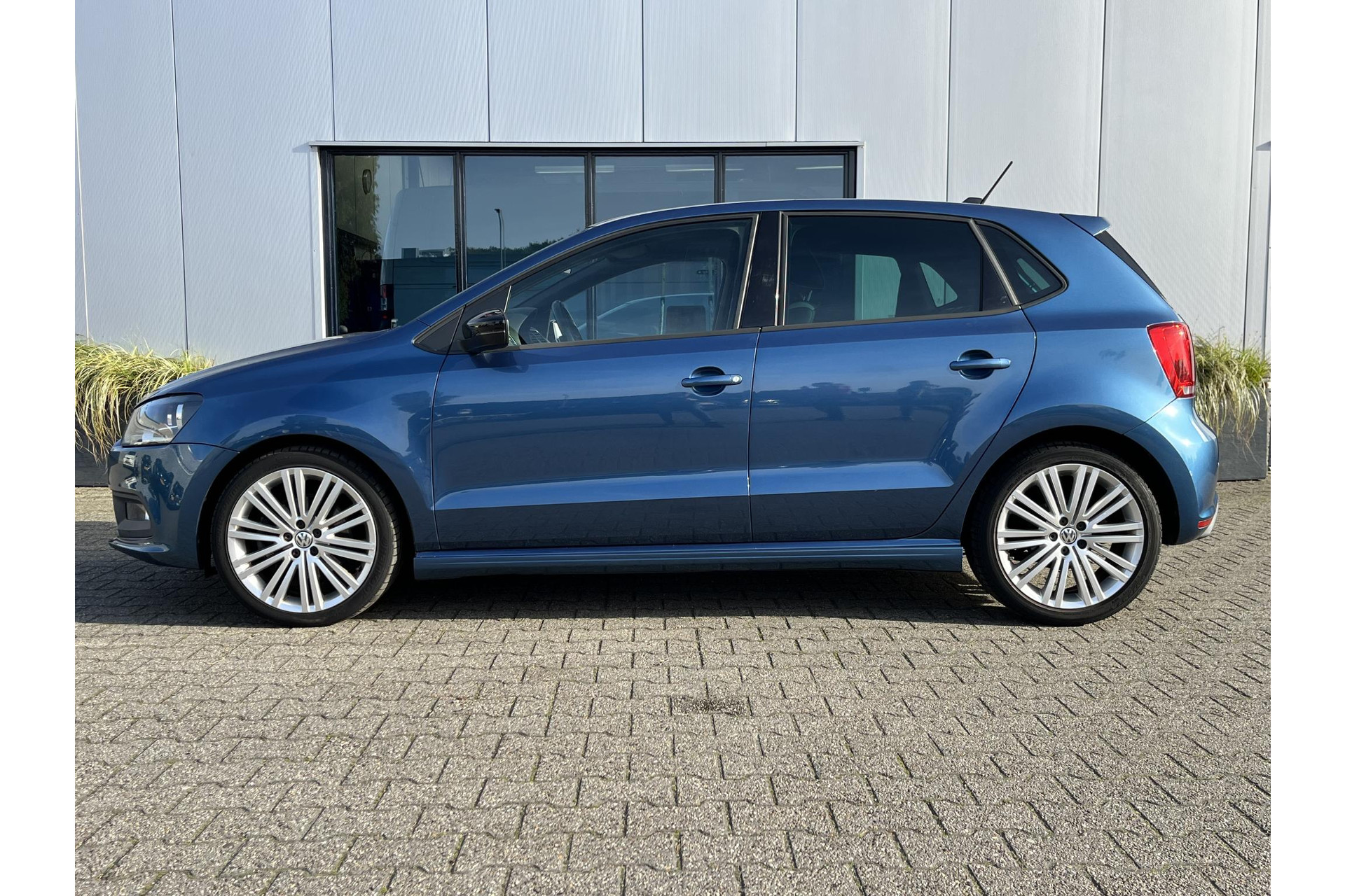 Volkswagen Polo 1.4 TSI Blue GT 140PK AIRCO CRUISE NAV 48517192-3.jpg | Autobedrijf Gerard Vulink