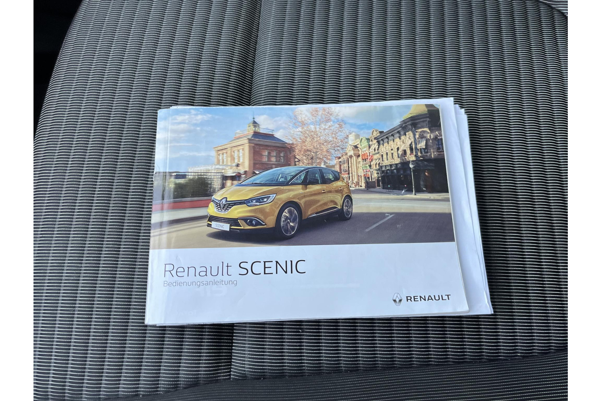 Renault Scénic TCe 115 Zen CLIMA KEYLESS NAV PDC 48517717-18.jpg | Autobedrijf Gerard Vulink