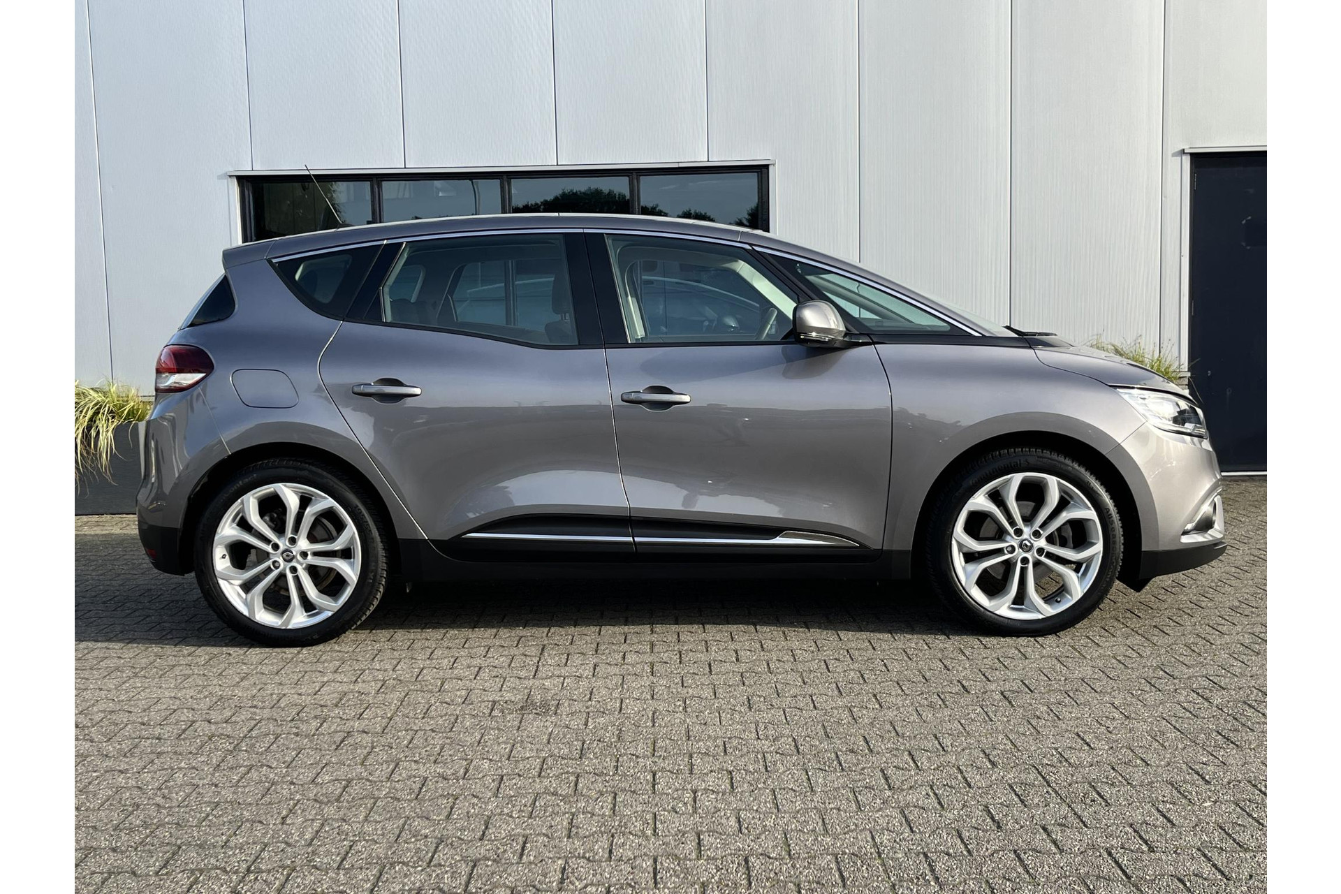 Renault Scénic TCe 115 Zen CLIMA KEYLESS NAV PDC 48517717-22.jpg | Autobedrijf Gerard Vulink