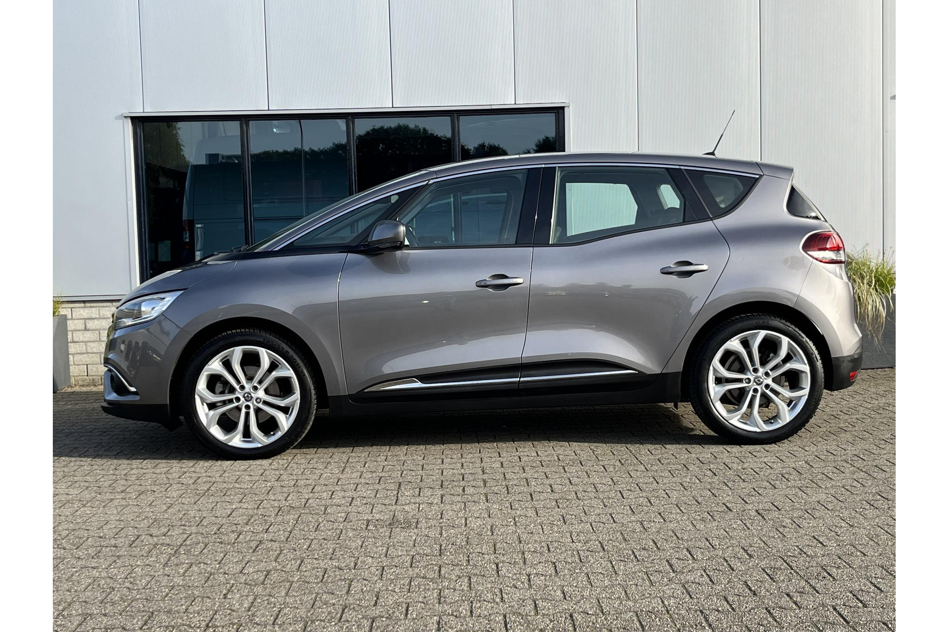 Renault Scénic TCe 115 Zen CLIMA KEYLESS NAV PDC 48517717-3.jpg | Autobedrijf Gerard Vulink