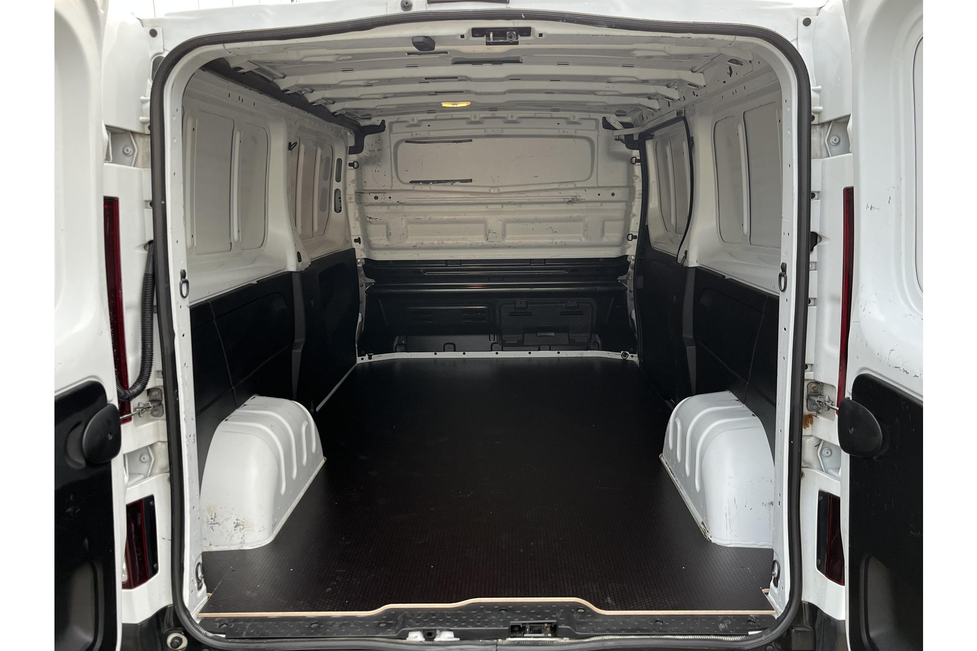 Renault Trafic 1.6 dCi 125PK L2H1 Luxe TREKHAAK NAV CRUISE 48593647-17.jpg | Autobedrijf Gerard Vulink