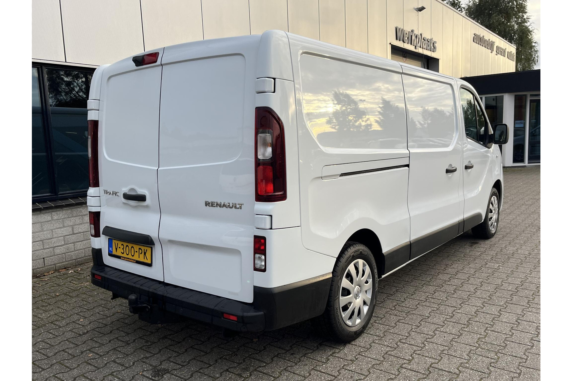 Renault Trafic 1.6 dCi 125PK L2H1 Luxe TREKHAAK NAV CRUISE 48593647-19.jpg | Autobedrijf Gerard Vulink