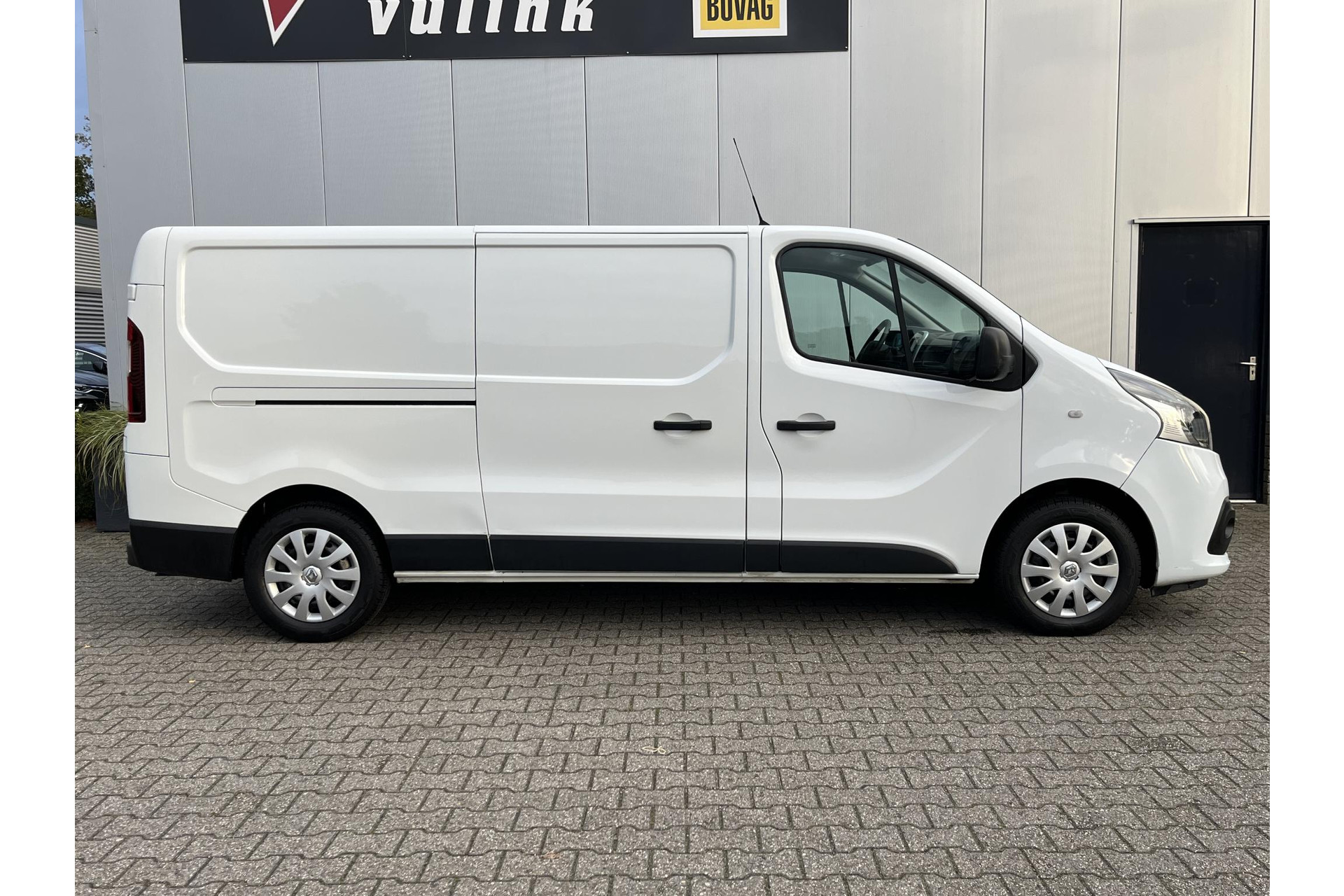 Renault Trafic 1.6 dCi 125PK L2H1 Luxe TREKHAAK NAV CRUISE 48593647-20.jpg | Autobedrijf Gerard Vulink