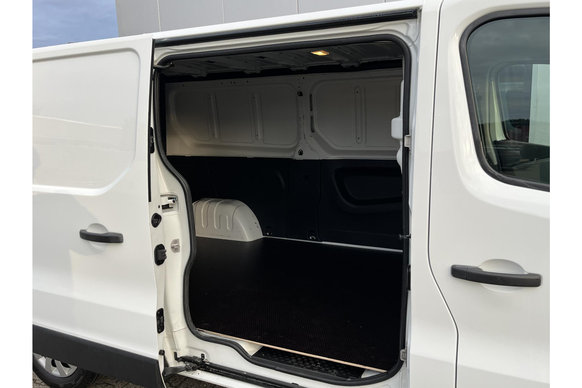 Renault Trafic 1.6 dCi 125PK L2H1 Luxe TREKHAAK NAV CRUISE 48593647-21.jpg | Autobedrijf Gerard Vulink