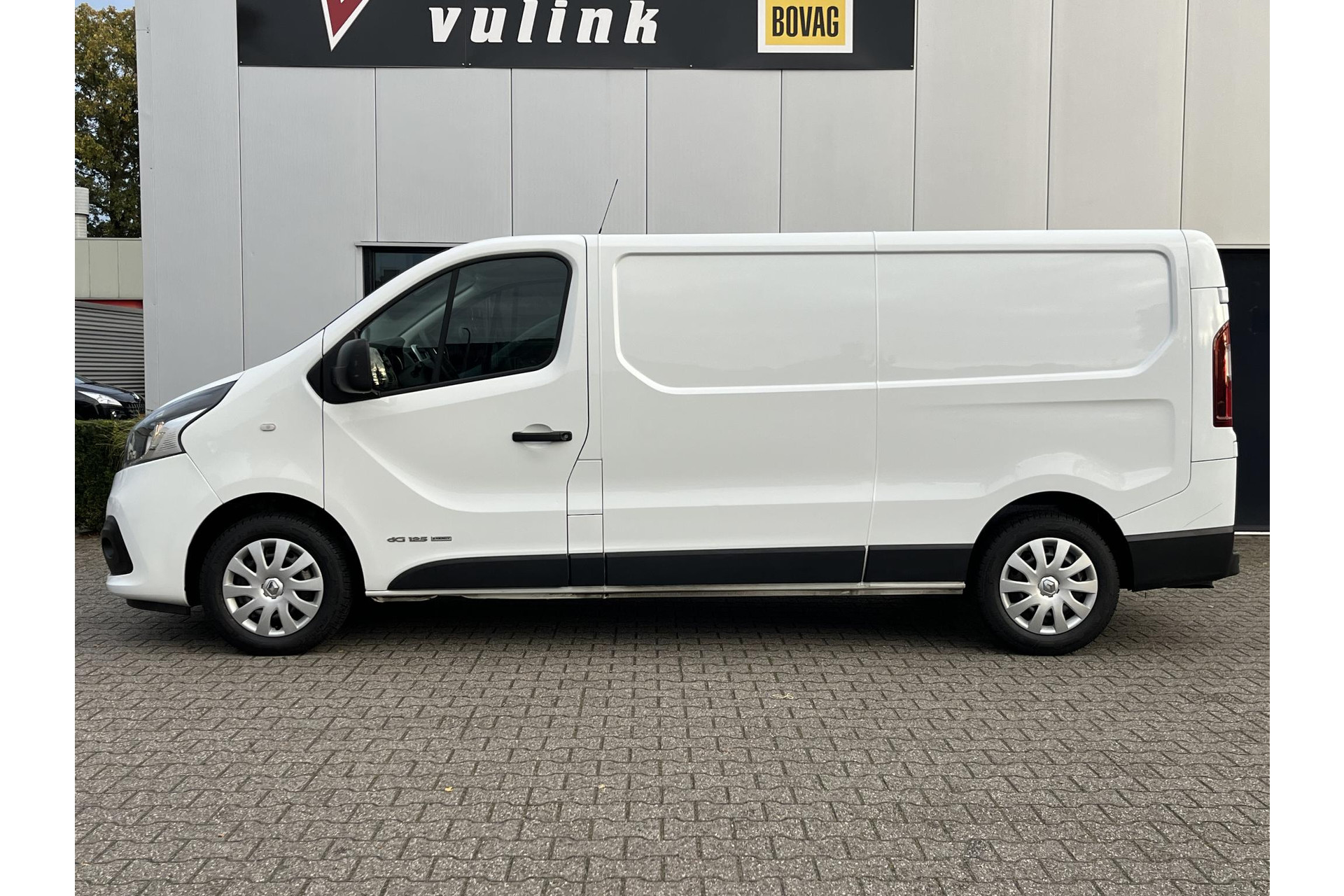 Renault Trafic 1.6 dCi 125PK L2H1 Luxe TREKHAAK NAV CRUISE 48593647-3.jpg | Autobedrijf Gerard Vulink