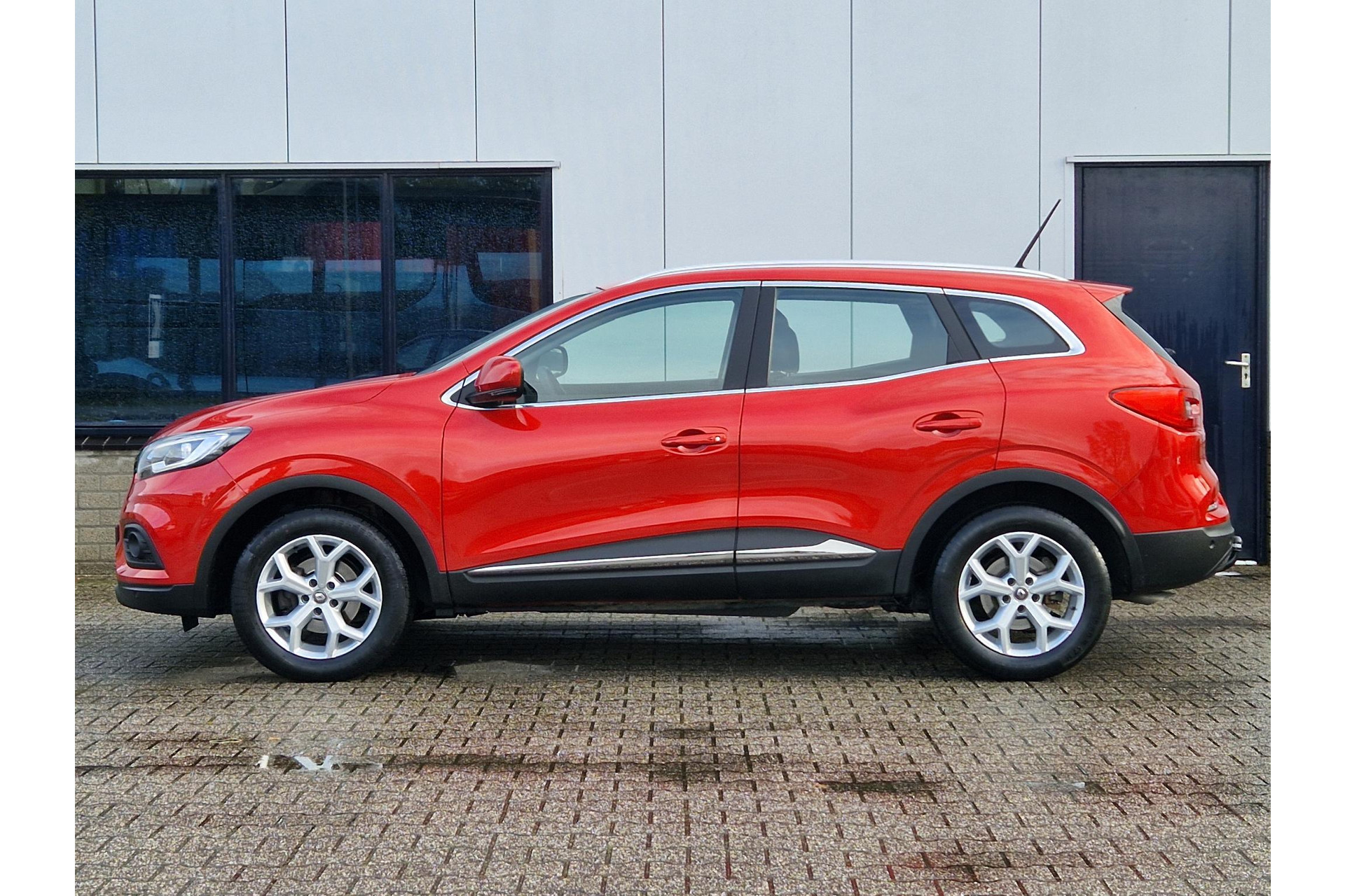Renault Kadjar 1.3 TCe Zen KEYLESS NAV PDC CARPLAY DAB 48677594-4.jpg | Autobedrijf Gerard Vulink