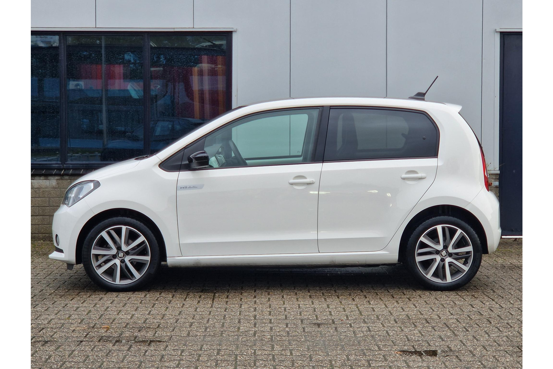 SEAT Mii Electric electric Plus STOELVERWARMING 48677654-4.jpg | Autobedrijf Gerard Vulink