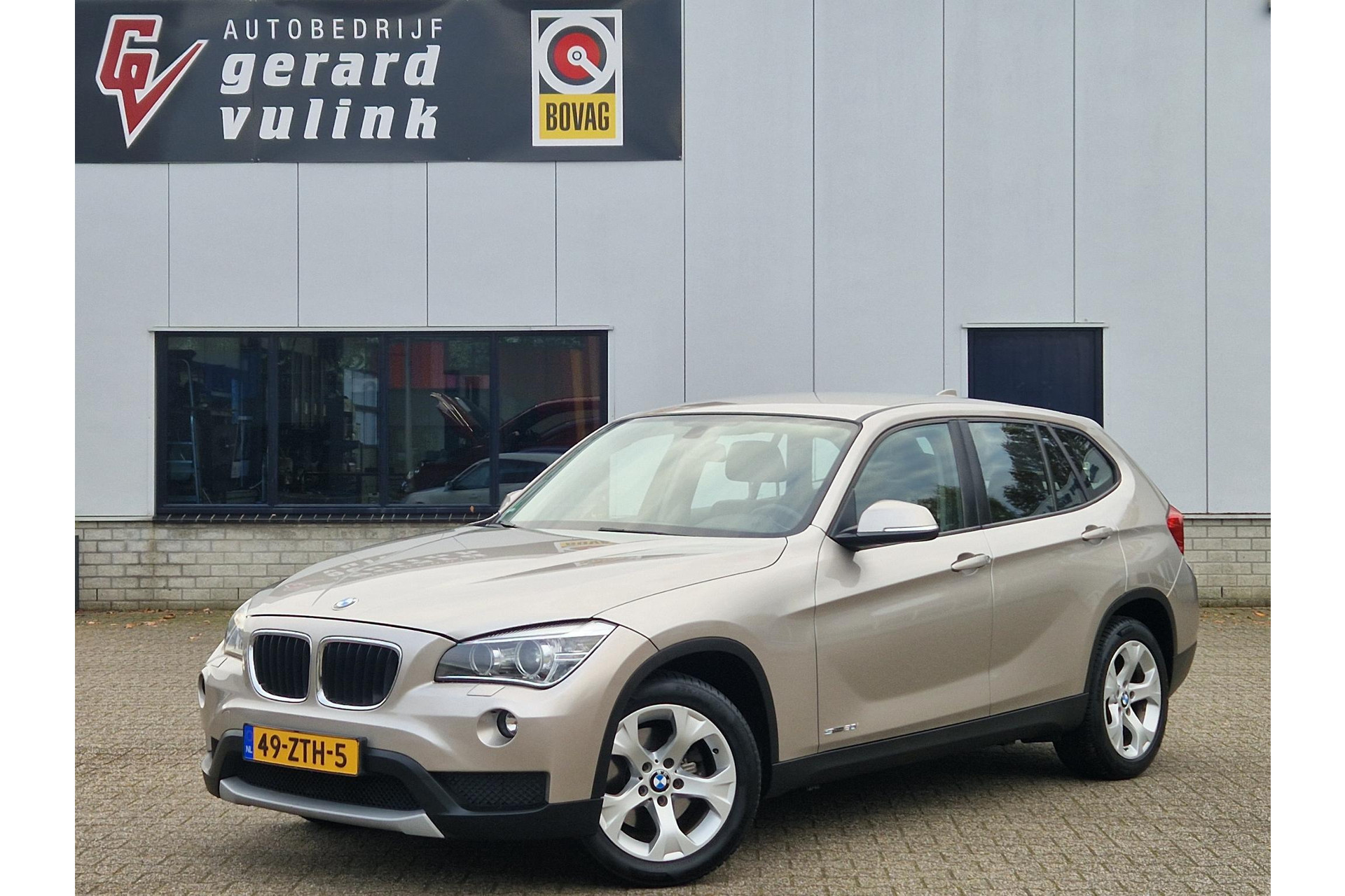 BMW X1 sDrive20i Upgrade Edition TREKHAAK CRUISE NAV 49234738-0.jpg | Autobedrijf Gerard Vulink