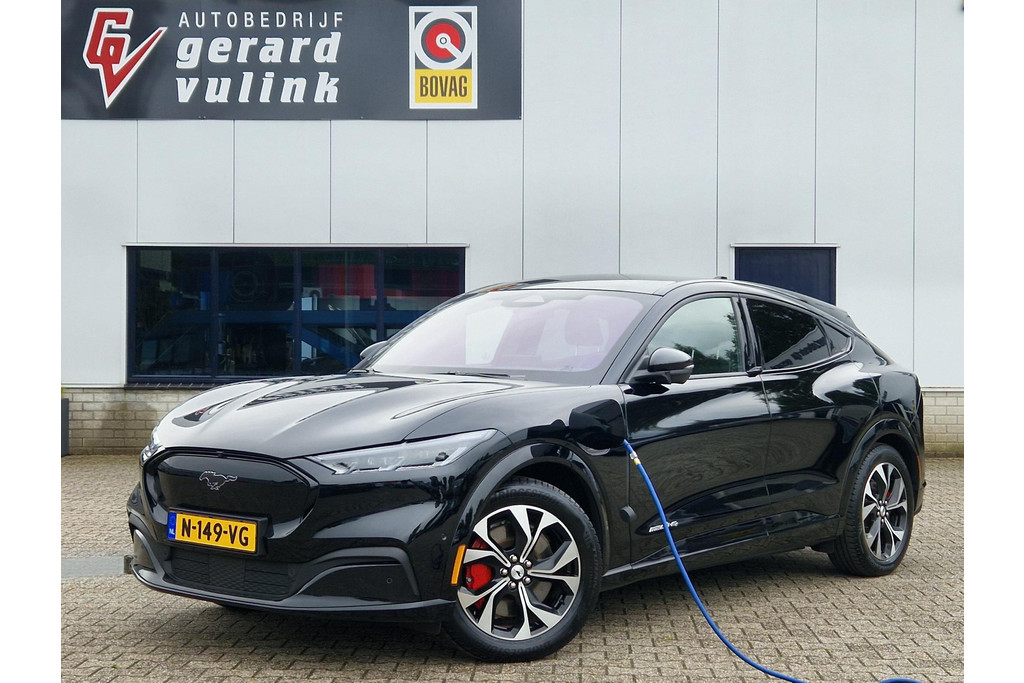 Ford Mustang AWD 75 kWh PANO 340KM TREKHAAK CAMERA 49239384-0.jpg | Autobedrijf Gerard Vulink