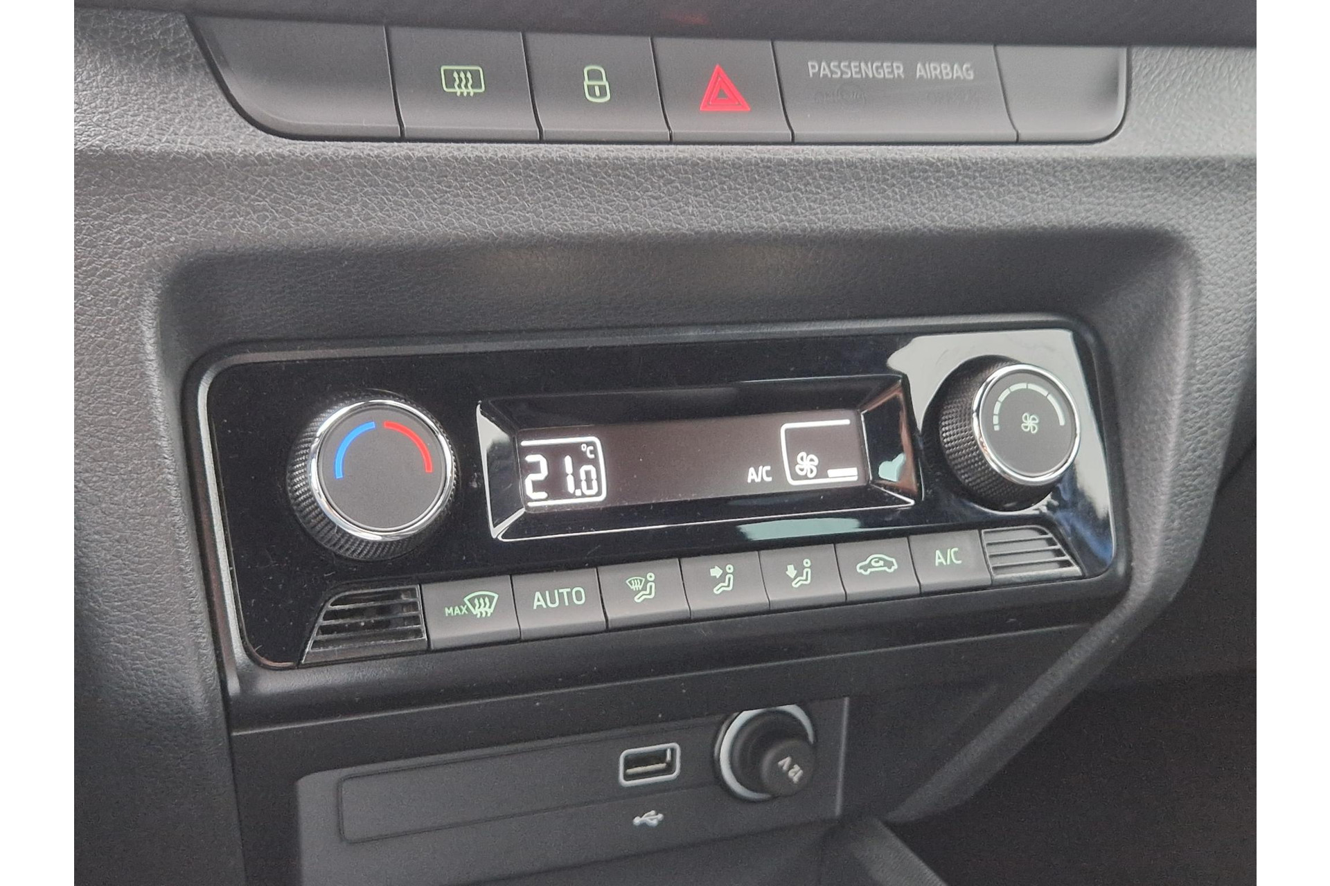 Škoda Fabia 1.0 TSI Monte Carlo TREKHAAK CARPLAY CRUISE LMV 49300837-14.jpg | Autobedrijf Gerard Vulink