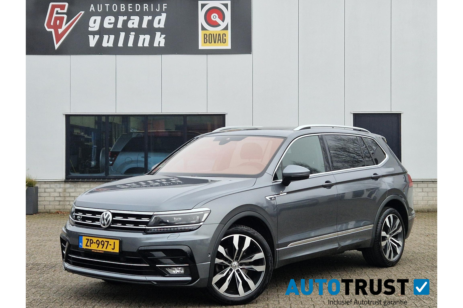 Volkswagen Tiguan Allspace 1.5 TSI Highline R-Line 7p. PANO TREKHAAK ADAPTIVE 50195203-0.jpg | Autobedrijf Gerard Vulink