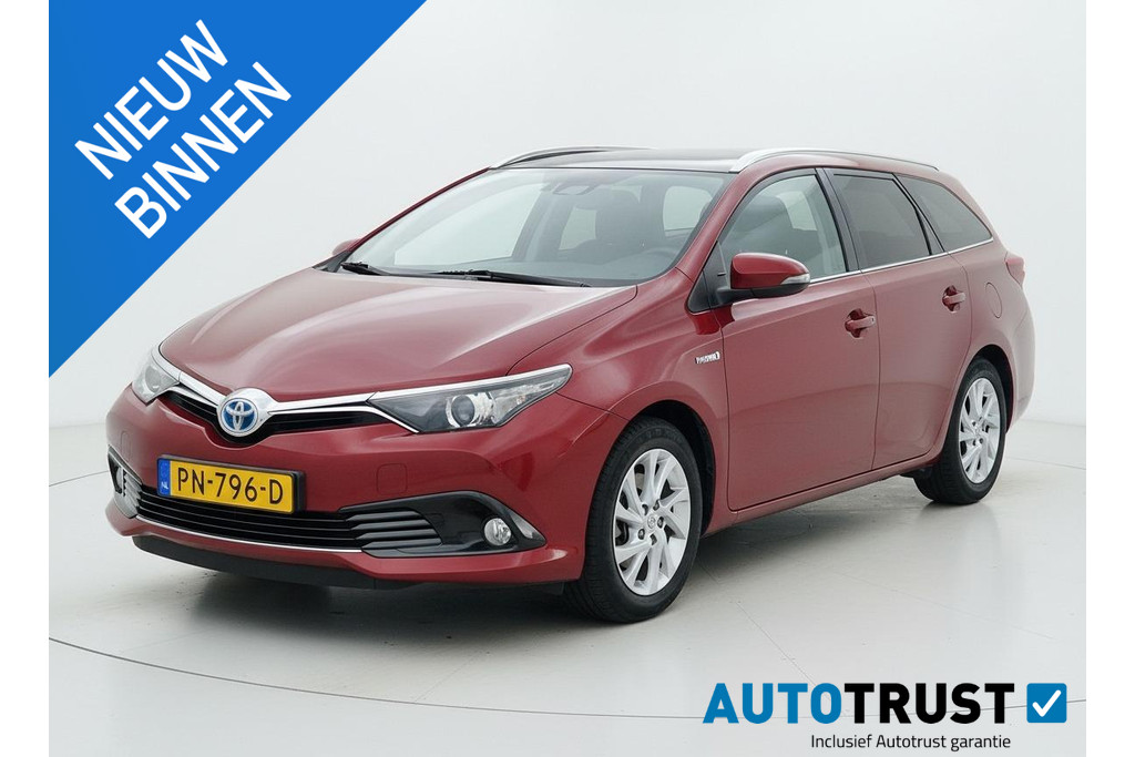 Toyota Auris Touring Sports 1.8 Hybrid Dynamic NAV CRUISE PANORAMADAK 53488992-0.jpg | Autobedrijf Gerard Vulink