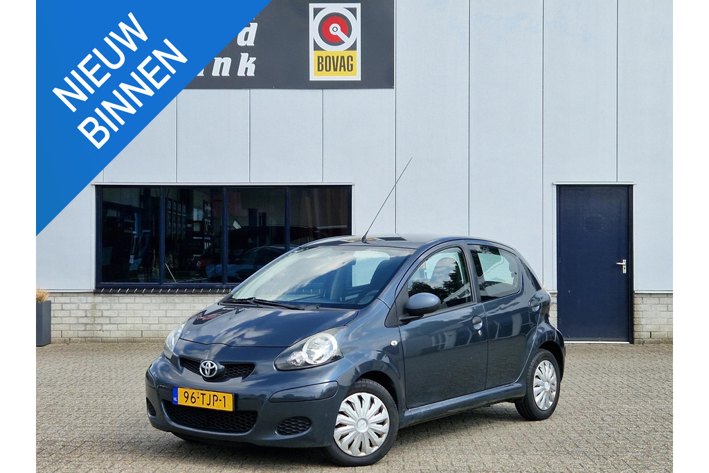 Toyota Aygo 1.0-12V Now MEENEEMPRIJS LEES ADVERTENTIE 55444100-0.jpg | Autobedrijf Gerard Vulink